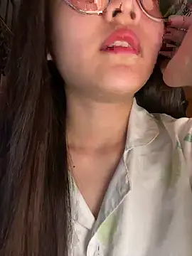 Snapshot of Krixxi22 chatting on 10.31.25 Krixxi22 online show from 10.31.25