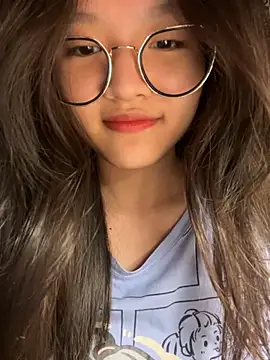 Snapshot of Krixxi22 chatting on 11.05.25 Krixxi22 online show from 11.05.25