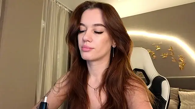 Snapshot of BBabyShark chatting on 10.26.25 BBabyShark online show from 10.26.25