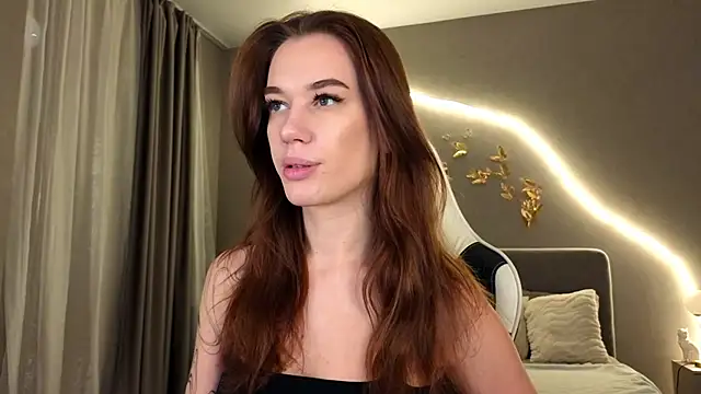 Snapshot of BBabyShark chatting on 10.28.25 BBabyShark online show from 10.28.25