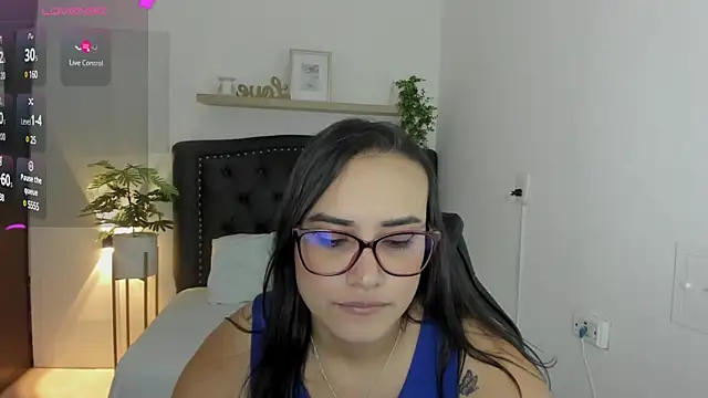 zoe danae  online show from 01.07.25