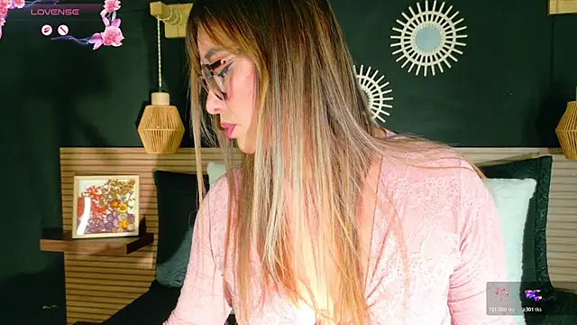 AnnaVictoria   online show from 04.17.26