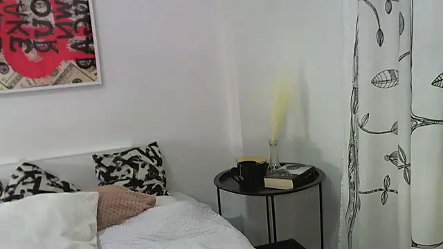 Snapshot of LuanaDess chatting on 12.18.24 LuanaDess online show from 12.18.24