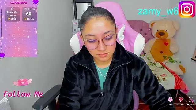Snapshot of karla_cute01 chatting on 05.17.26 karla cute01 online show from 05.17.26