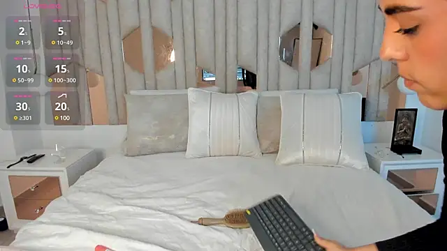 Snapshot of 1m_valery chatting on 03.10.25 1m valery online show from 03.10.25