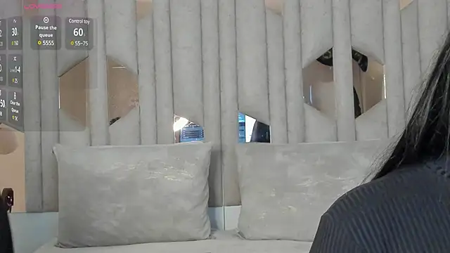 Snapshot of 1m_valery chatting on 03.21.25 1m valery online show from 03.21.25