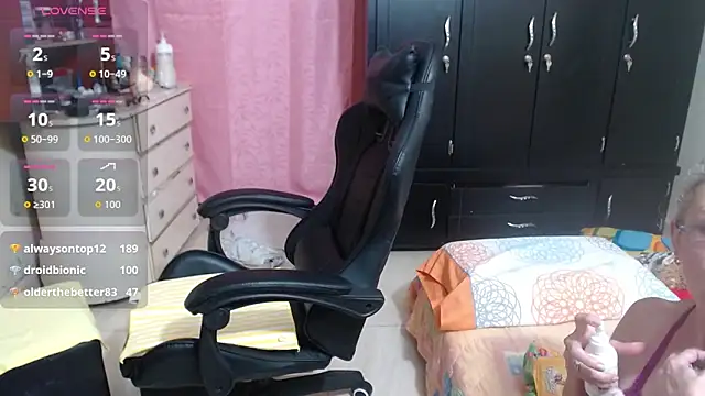 Snapshot of Giorgia_xue53 chatting on 10.01.25 Giorgia xue53 online show from 10.01.25