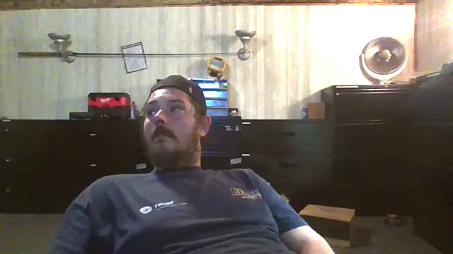 Snapshot of daddysmalldick502 chatting on 04.23.26 daddysmalldick502 online show from 04.23.26
