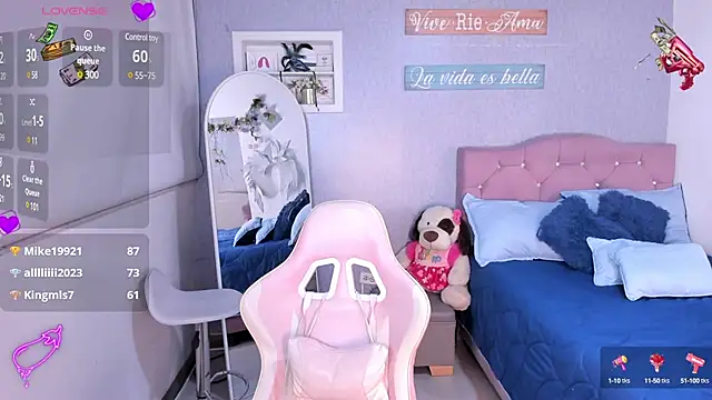 Kenia tompson01 online show from 02.21.25