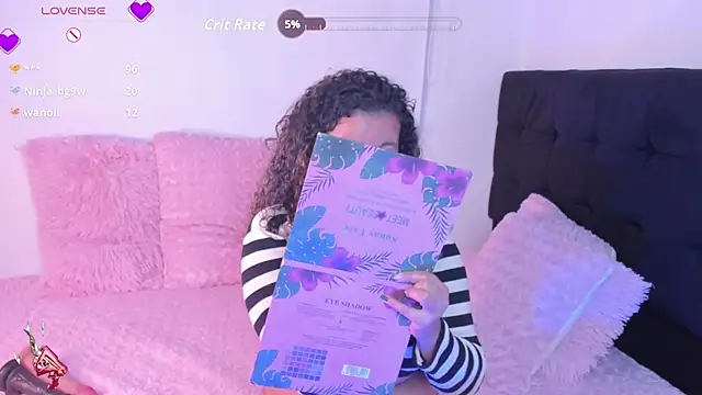 Kenia tompson01 online show from 10.26.25