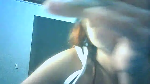 Snapshot of Bellabeltrann chatting on 12.23.24 Bellabeltrann online show from 12.23.24