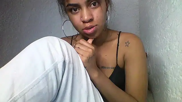 Snapshot of Bellabeltrann chatting on 12.31.24 Bellabeltrann online show from 12.31.24