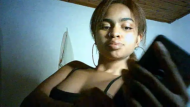 Snapshot of Bellabeltrann chatting on 01.28.25 Bellabeltrann online show from 01.28.25