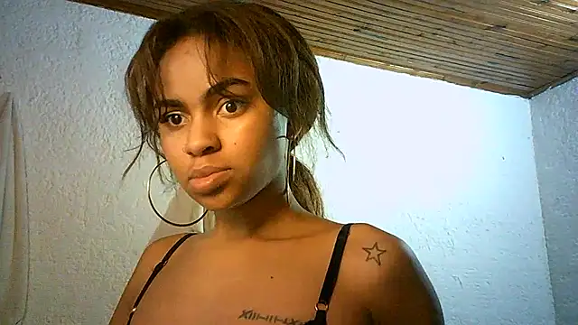 Snapshot of Bellabeltrann chatting on 02.04.25 Bellabeltrann online show from 02.04.25