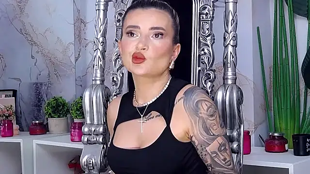 Snapshot of NightshadeIris chatting on 03.19.26 NightshadeIris online show from 03.19.26