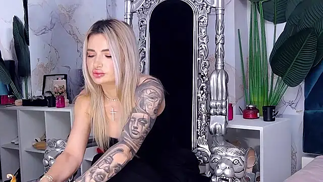 Snapshot of NightshadeIris chatting on 03.22.26 NightshadeIris online show from 03.22.26