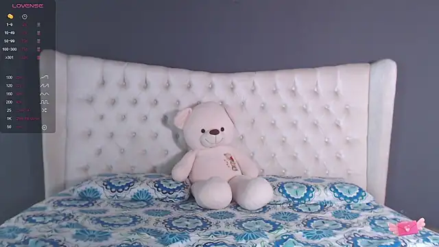 nichole bree  online show from 01.10.25