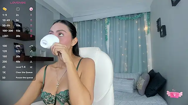 nichole bree  online show from 01.29.25