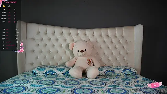 nichole bree  online show from 03.10.25