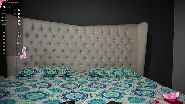 nichole bree  online show from 03.11.25