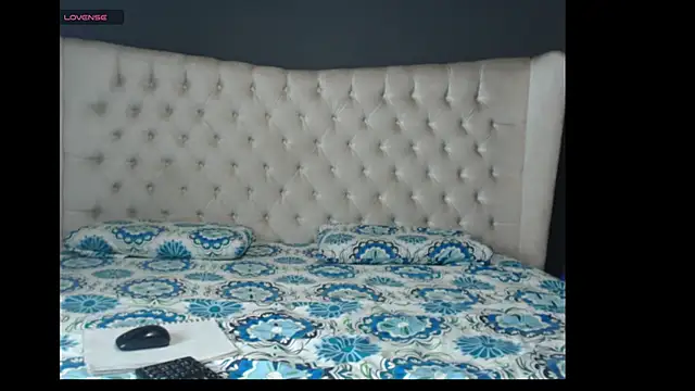 nichole bree  online show from 09.12.25