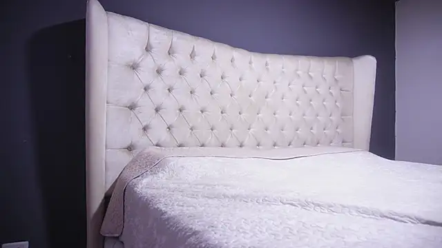 nichole bree  online show from 10.20.25