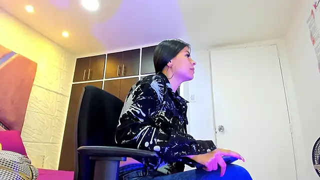 Charlotte Ice1 online show from 02.01.25