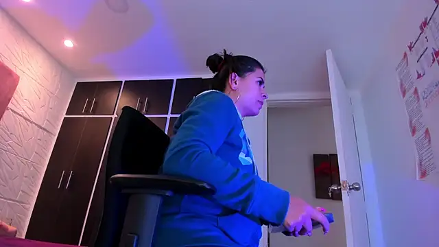 Charlotte Ice1 online show from 02.12.25