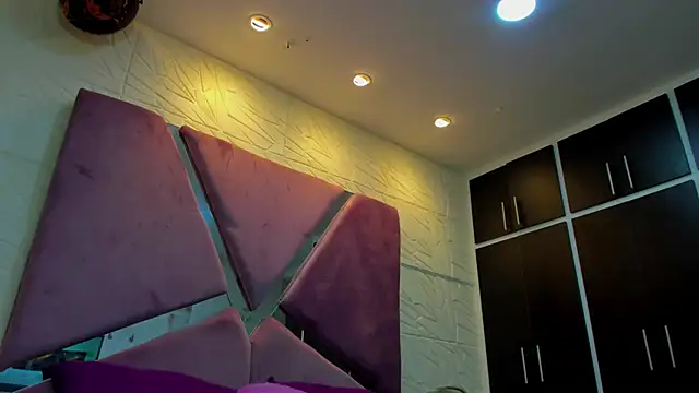 Charlotte Ice1 online show from 11.15.25