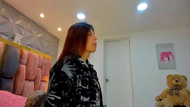 Charlotte Ice1 online show from 02.04.26