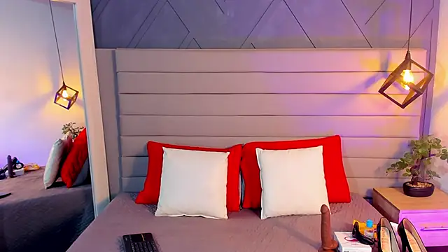 Snapshot of LadyLuminary chatting on 10.31.25 LadyLuminary online show from 10.31.25