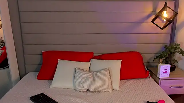 Snapshot of LadyLuminary chatting on 11.11.25 LadyLuminary online show from 11.11.25