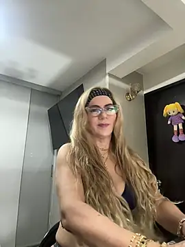 LARIANA RIVERA23 online show from 12.24.24