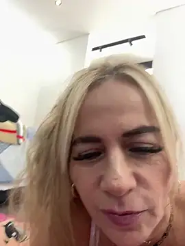 LARIANA RIVERA23 online show from 12.25.24