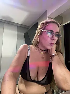 LARIANA RIVERA23 online show from 02.25.25