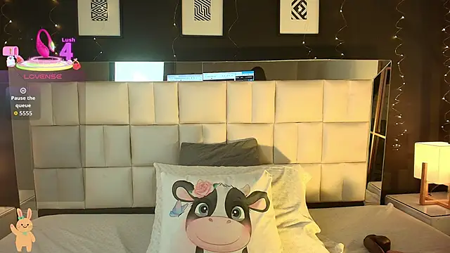 Snapshot of lisa_casper chatting on 09.30.25 lisa casper online show from 09.30.25