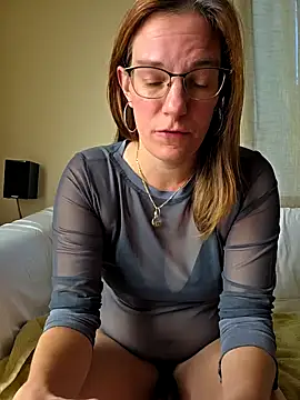 SpiceLea online show from 10.10.25