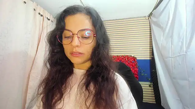 Snapshot of rosse_2504 chatting on 06.09.26 rosse 2504 online show from 06.09.26