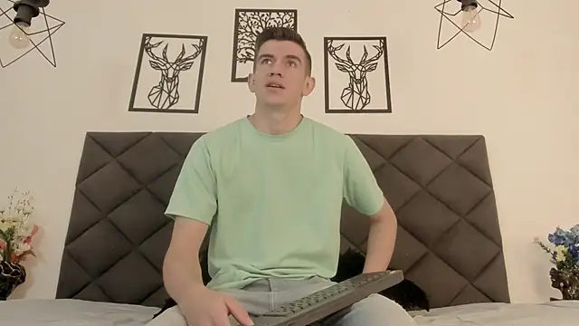 MikaelSlow online show from 02.17.25