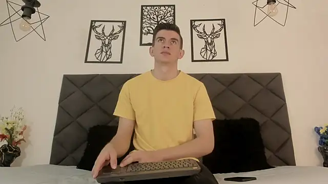 MikaelSlow online show from 02.20.25