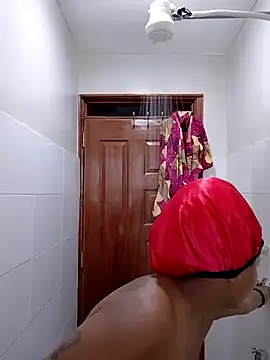 Snapshot of SquirtQueen222 chatting on 01.04.25 SquirtQueen222 online show from 01.04.25