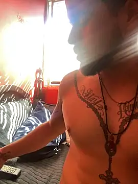 Snapshot of Desleche chatting on 01.18.25 Desleche online show from 01.18.25