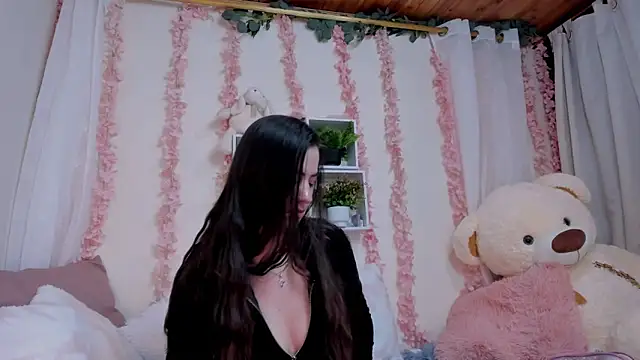 Idara and Edahi01 online show from 10.25.25