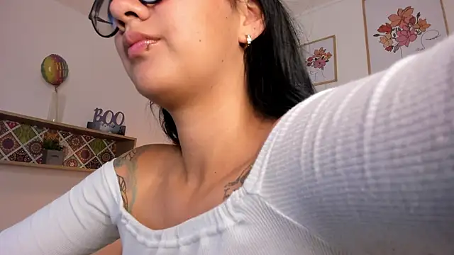 Aily Yozuko online show from 02.05.25