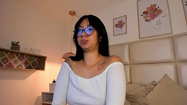 Aily Yozuko online show from 02.13.25