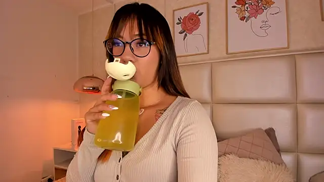 Aily Yozuko online show from 10.06.25