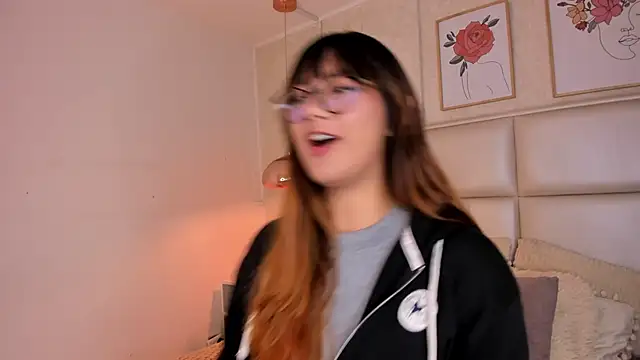 Aily Yozuko online show from 12.17.25