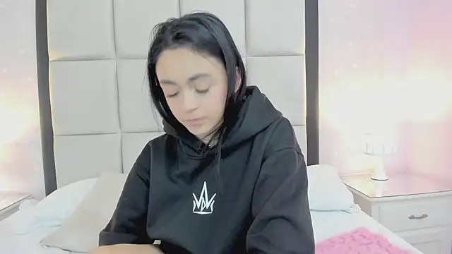 HannaClarrk  online show from 01.23.25