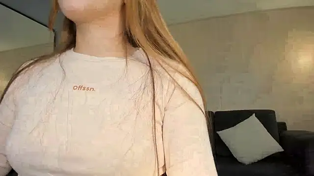 Snapshot of CarolineGraceX chatting on 12.11.24 CarolineGraceX online show from 12.11.24
