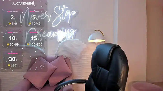 Snapshot of CarolineGraceX chatting on 12.31.24 CarolineGraceX online show from 12.31.24